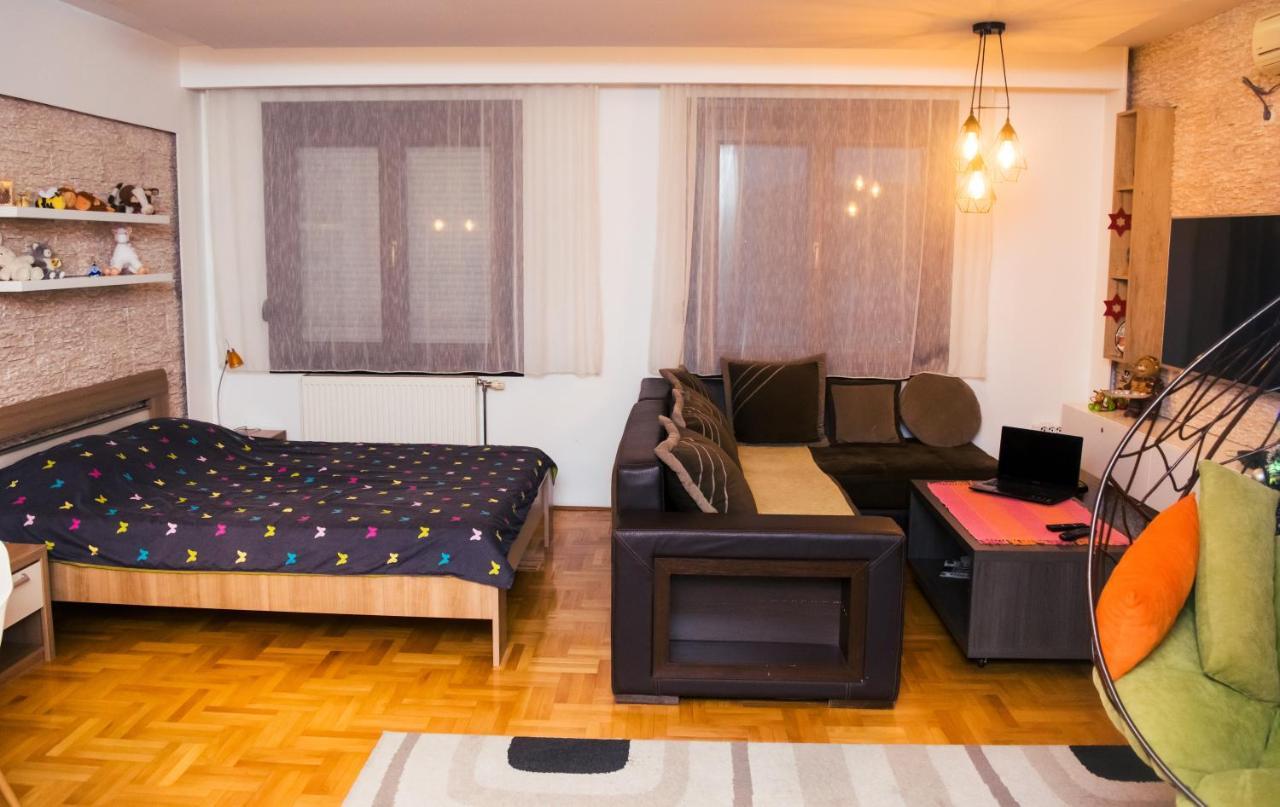 Apartment Aleksija Ni Esterno foto