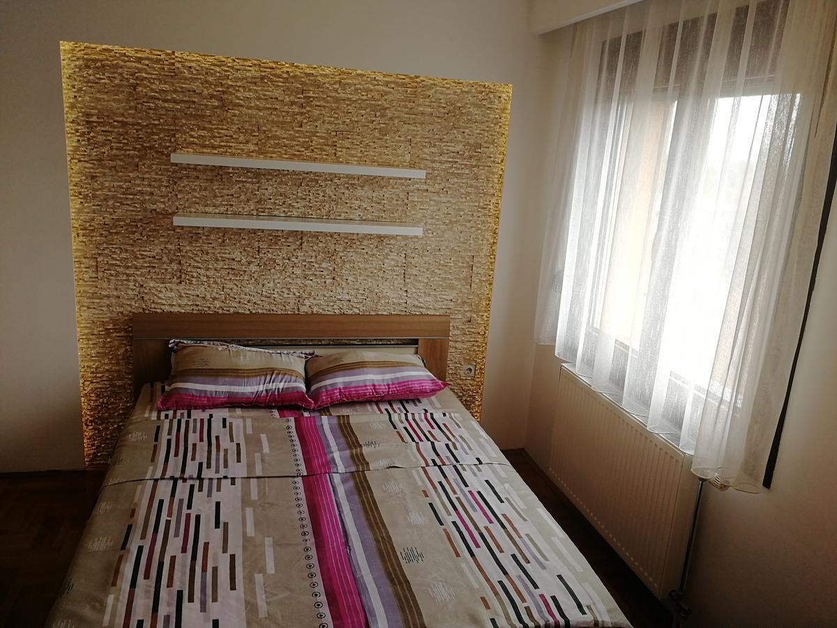 Apartment Aleksija Ni Esterno foto