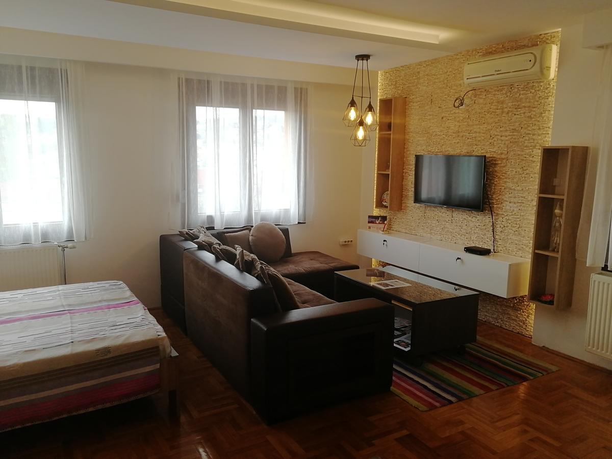 Apartment Aleksija Ni Esterno foto