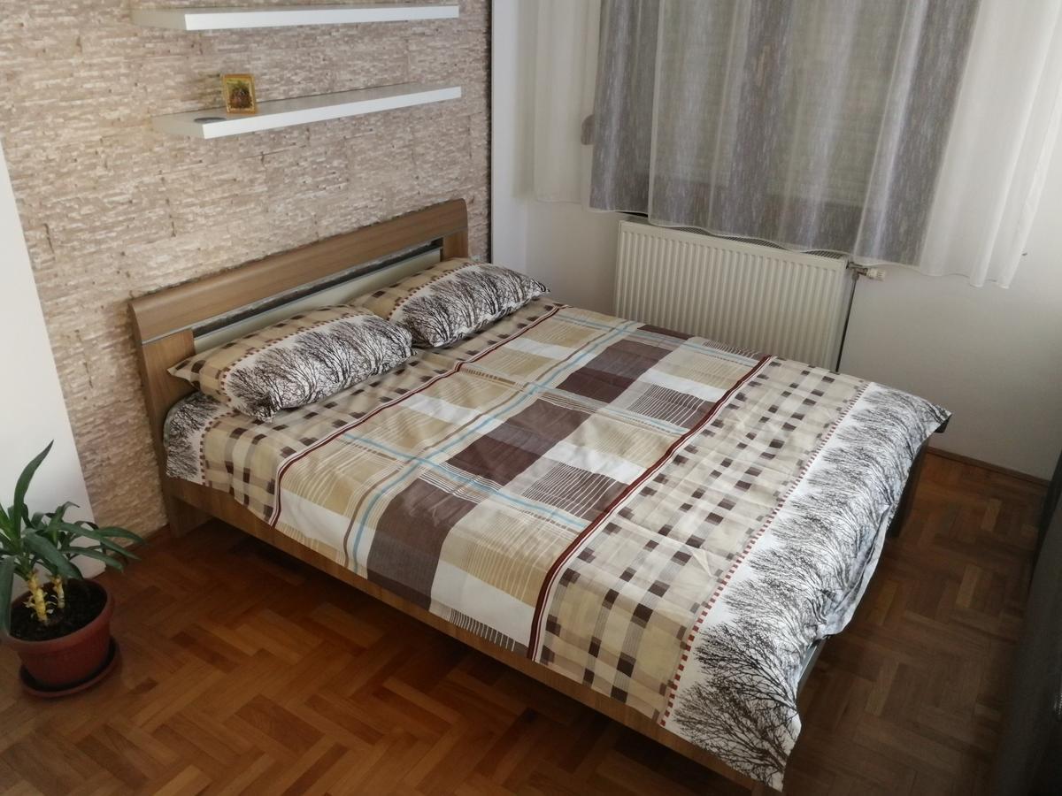 Apartment Aleksija Ni Esterno foto
